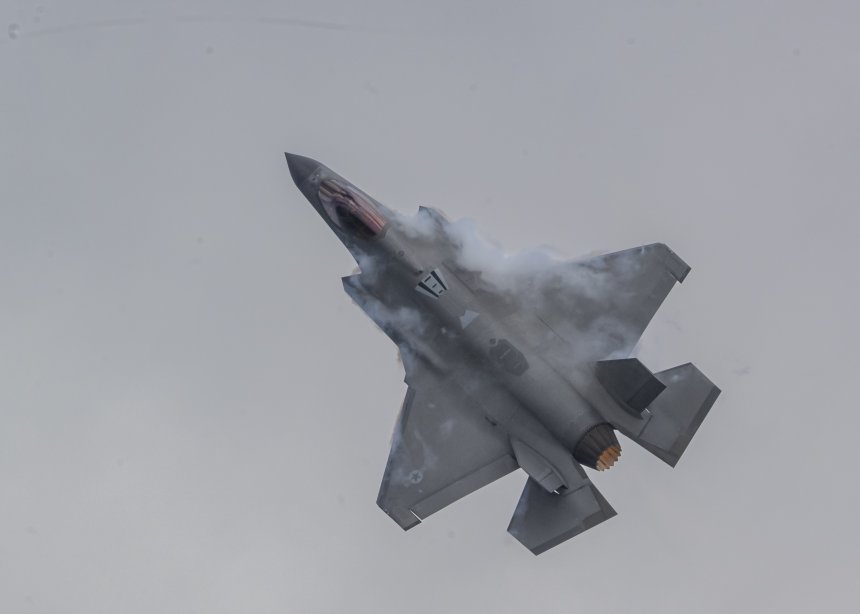 F-35 демонстрация возможностей маневренности