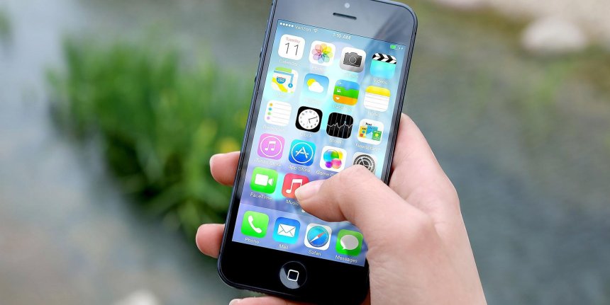 Изображения Iphone в руке