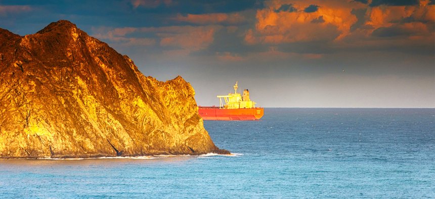 Нефтяной танкер, изображение с сайта Pixabay