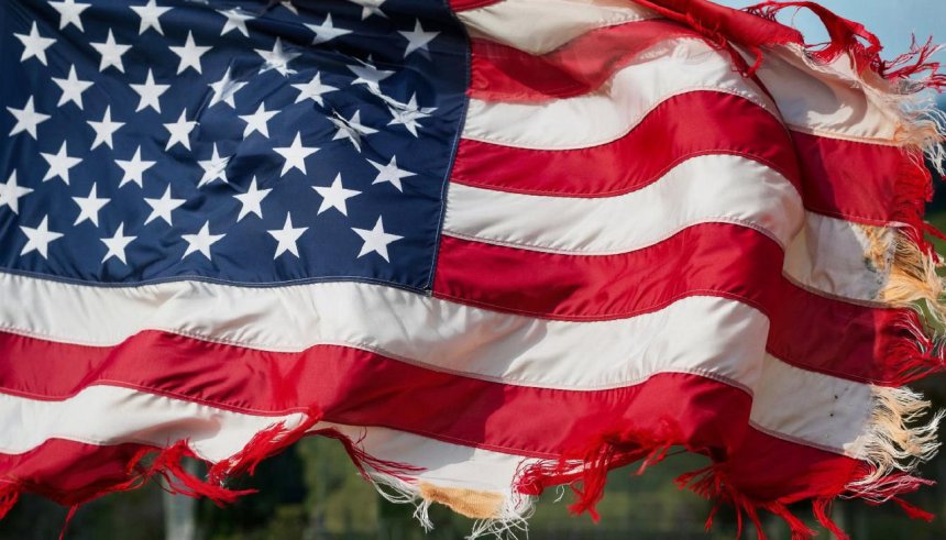 флаг США, порванный