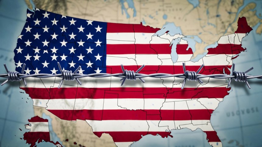 Контуры территории США и колючая проволка