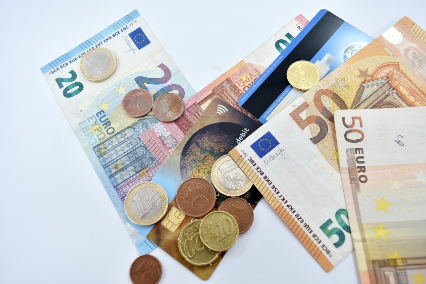 Евро, банкноты, монеты