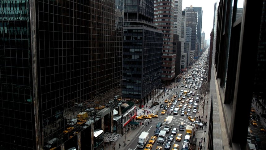 Автомобильная пробка в Нью-Йорке, США