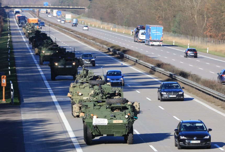 Войска NATO на гражданской дороге в Германии