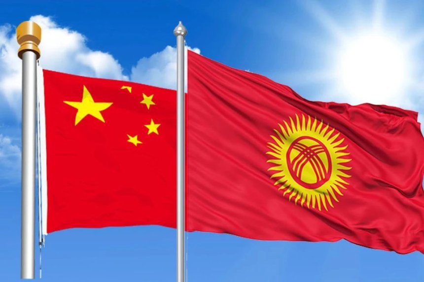 флаги Китая и Кыргызстана