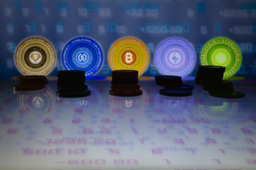 Stablecoins and Cryptocurrencies